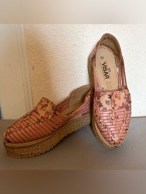 Women’s pink leather huaraches